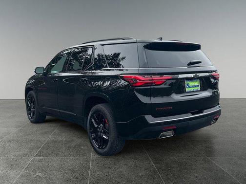 Mosaic Black Metallic 2022 Chevrolet Traverse Premier