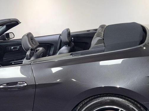 2022 Ford Mustang EcoBoost