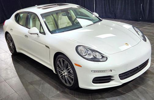 2015 Porsche Panamera 4
