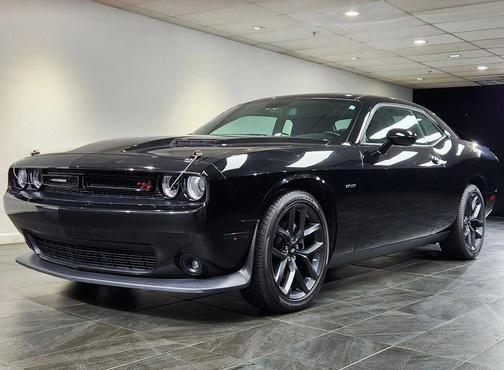 Black 2018 Dodge Challenger R/T