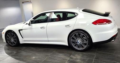 2016 Porsche Panamera Edition