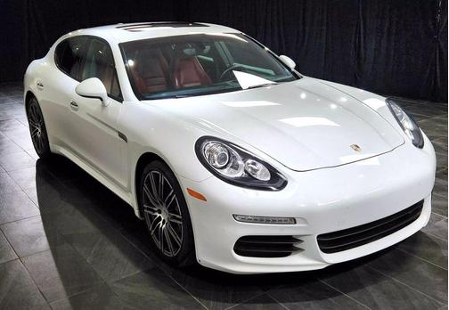 2016 Porsche Panamera Edition