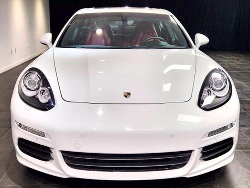2016 Porsche Panamera Edition