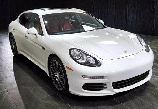 2016 Porsche Panamera Edition