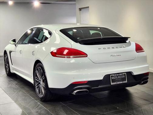 2016 Porsche Panamera Edition