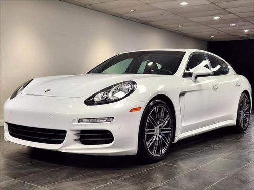 2016 Porsche Panamera Edition