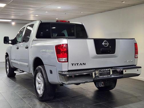 2011 Nissan Titan SV