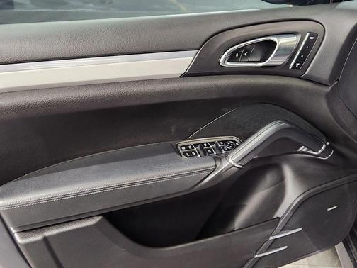 2013 Porsche Cayenne GTS