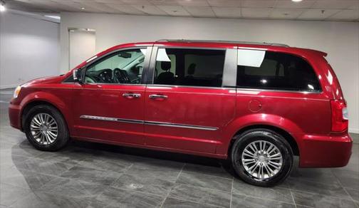 2016 Chrysler Town & Country Touring-L