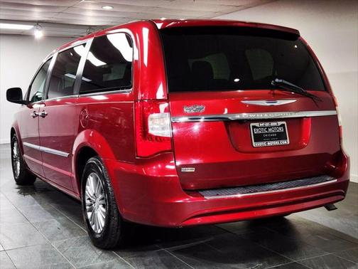 2016 Chrysler Town & Country Touring-L