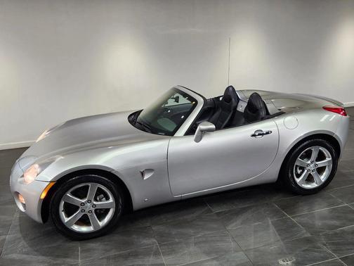 2007 Pontiac Solstice Convertible 2D