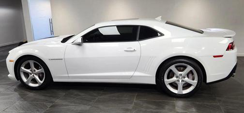 White 2015 Chevrolet Camaro 2SS
