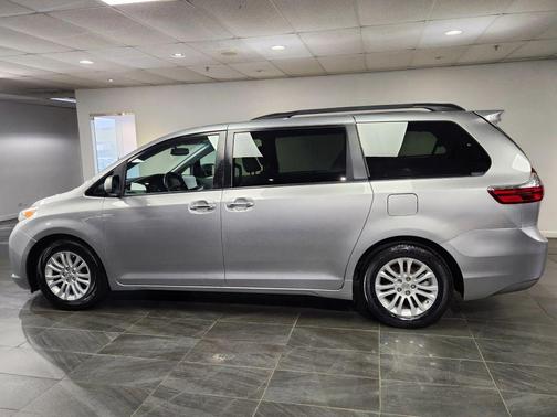2015 Toyota Sienna XLE