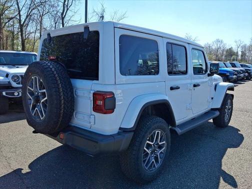 2025 Jeep Wrangler 4-Door Sahara 4x4