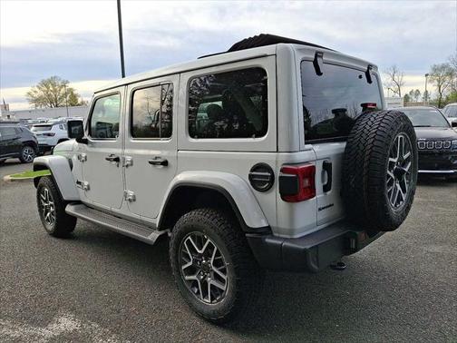 2025 Jeep Wrangler 4-Door Sahara 4x4