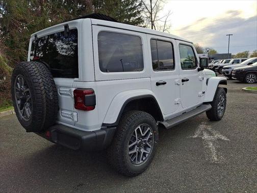2025 Jeep Wrangler 4-Door Sahara 4x4