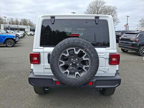 2025 Jeep Wrangler 4-Door Sahara 4x4