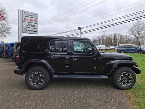 2025 Jeep Wrangler 4-Door Sahara 4x4