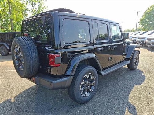 2025 Jeep Wrangler 4-Door Sahara 4x4