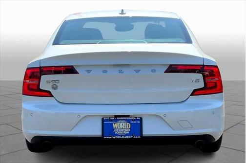 2018 Volvo S90 T5 Momentum