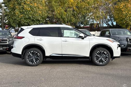 Everest White Pearl Tricoat 2026 Nissan Rogue Platinum