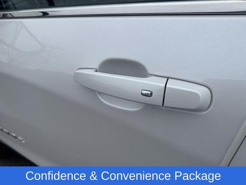 Iridescent Pearl Tricoat 2022 Chevrolet Equinox 1LT