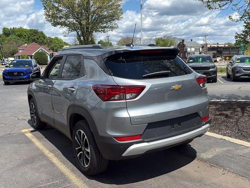 Sterling Gray Metallic 2024 Chevrolet Trailblazer LT