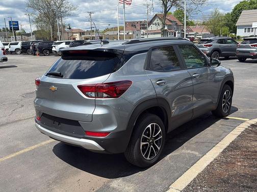 Sterling Gray Metallic 2024 Chevrolet Trailblazer LT