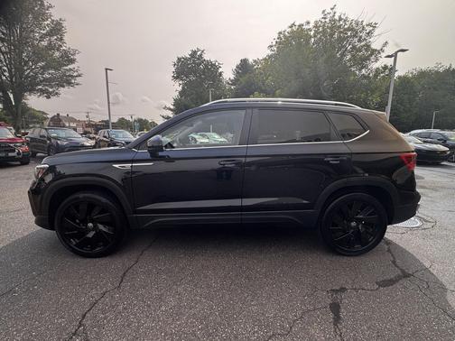 Deep Black Pearl 2023 Volkswagen Taos 1.5T SE