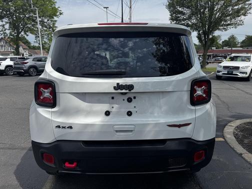Alpine White Clearcoat 2022 Jeep Renegade Trailhawk