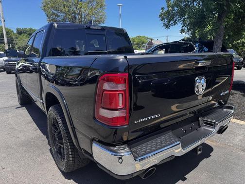Diamond Black Crystal Pearlcoat 2022 RAM 1500 Limited