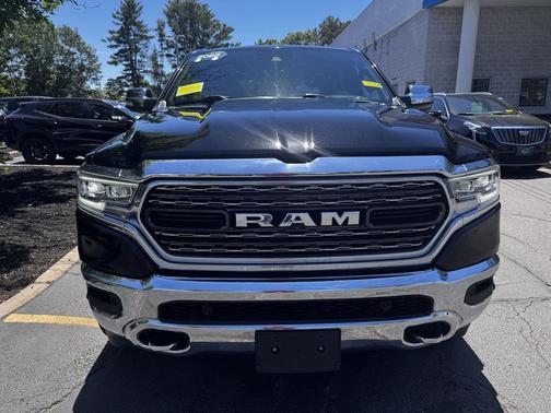 Diamond Black Crystal Pearlcoat 2022 RAM 1500 Limited