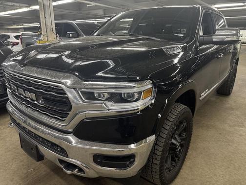 Diamond Black Crystal Pearlcoat 2022 RAM 1500 Limited