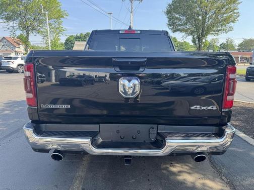 Diamond Black Crystal Pearlcoat 2023 RAM 1500 Laramie