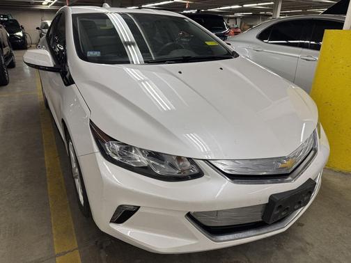 Iridescent Pearl Tricoat 2018 Chevrolet Volt LT