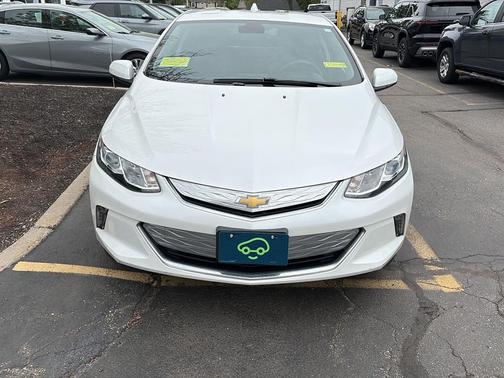 Iridescent Pearl Tricoat 2018 Chevrolet Volt LT