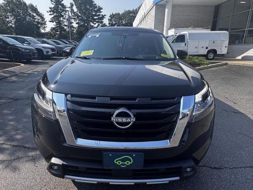 Super Black 2022 Nissan Pathfinder Platinum 4WD