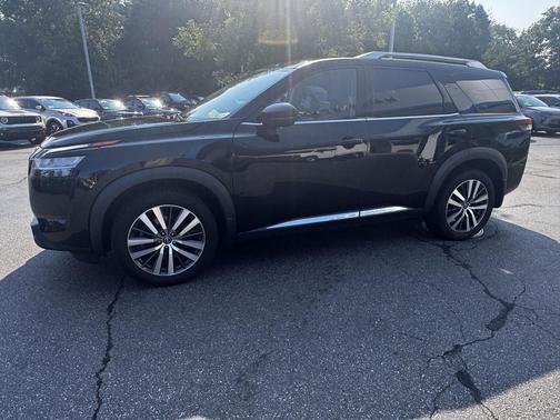 Super Black 2022 Nissan Pathfinder Platinum 4WD