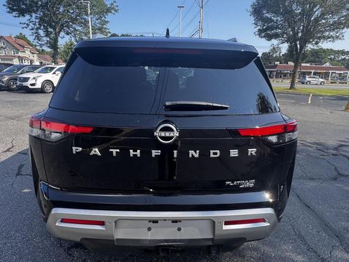 Super Black 2022 Nissan Pathfinder Platinum 4WD