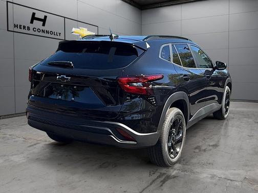 Mosaic Black Metallic 2026 Chevrolet Trax LT