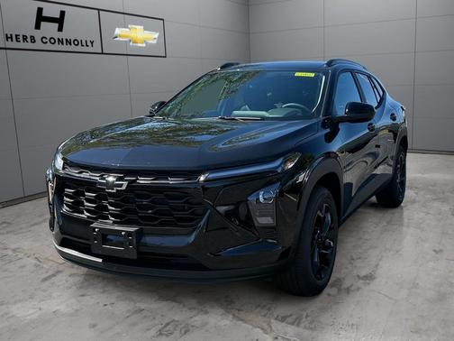 Mosaic Black Metallic 2026 Chevrolet Trax LT
