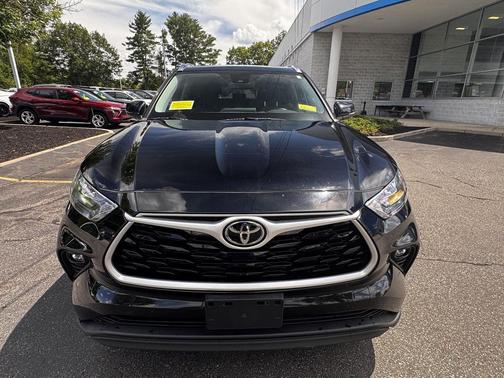 Black 2020 Toyota Highlander XLE