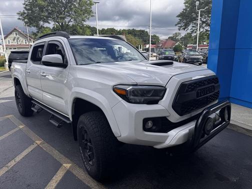 Super White 2021 Toyota Tacoma TRD Sport
