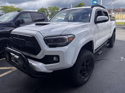 Super White 2021 Toyota Tacoma TRD Sport