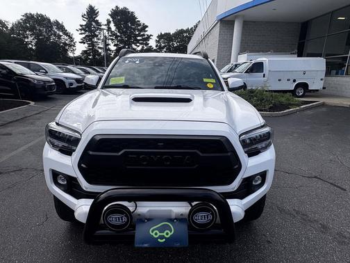 Super White 2021 Toyota Tacoma TRD Sport