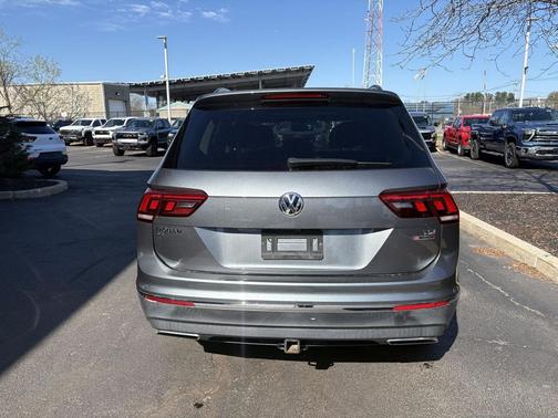 Platinum Gray Metallic 2018 Volkswagen Tiguan 2.0T SE 4MOTION