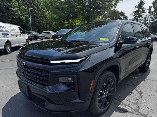 Mosaic Black Metallic 2026 Chevrolet Traverse LT