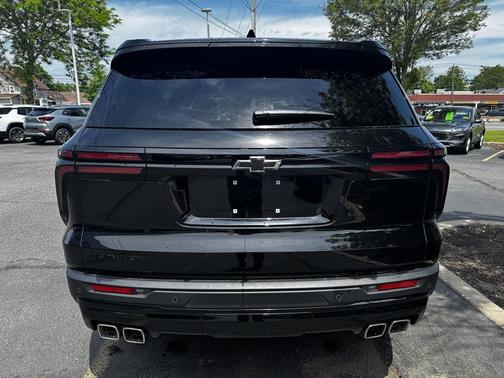 Mosaic Black Metallic 2026 Chevrolet Traverse LT
