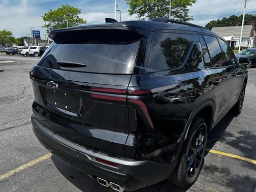 Mosaic Black Metallic 2026 Chevrolet Traverse LT