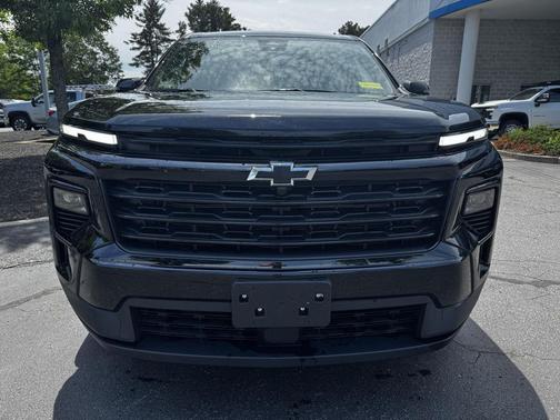 Mosaic Black Metallic 2026 Chevrolet Traverse LT